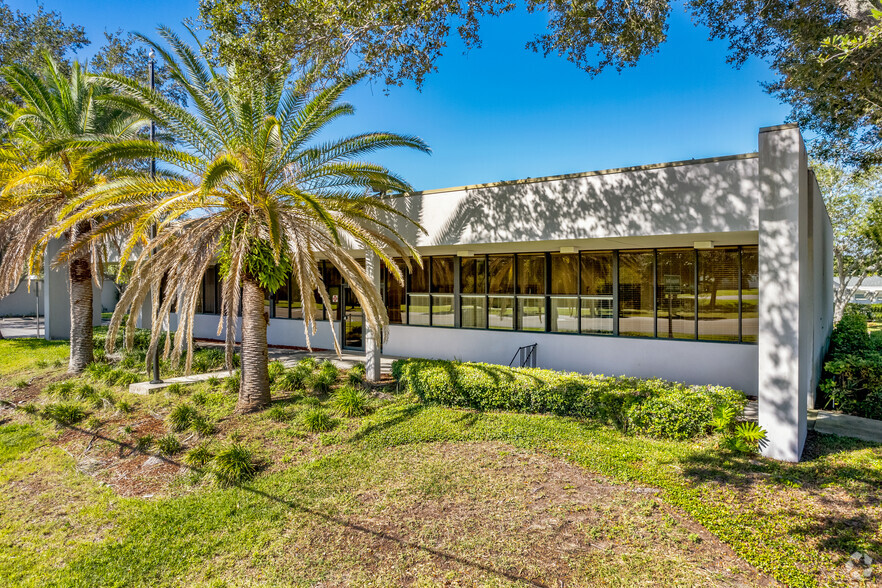 Primary Photo Of 2046 Bayshore Blvd, Dunedin Storefront Retail Office For Lease