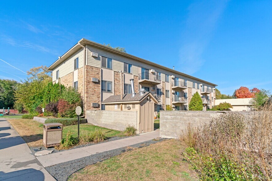 More Photos Of 6281-6289 N Louisiana Ave, Brooklyn Park Apartments For Sale