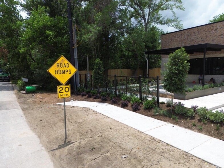 More Photos Of 9437 Hammerly Blvd, Houston Storefront For Lease