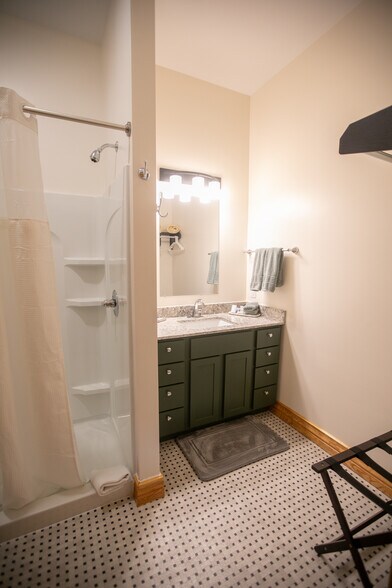 More Photos Of 201 N Main St, Elkader Flex For Sale