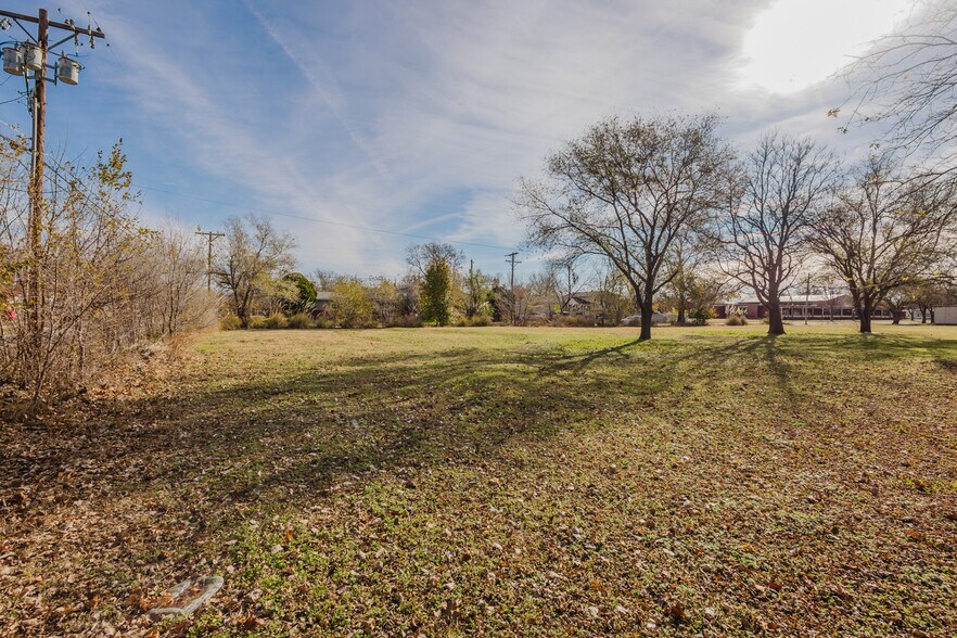 More Photos Of 5110 S Hydraulic St, Wichita Freestanding For Sale
