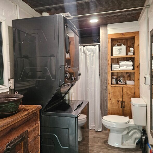 More Photos Of 12705 Rhoden Ln, Lowell Flex For Sale