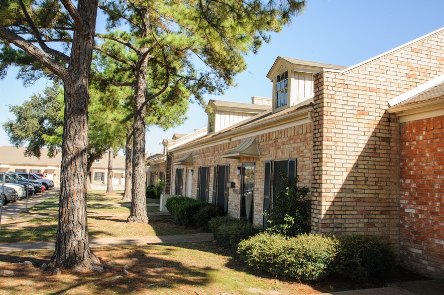 More Photos Of 4654 Highway 6 N, Houston Unknown For Lease