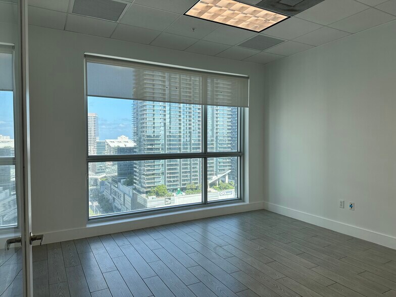 More Photos Of 175 SW 7th St, Miami Medical For Sale