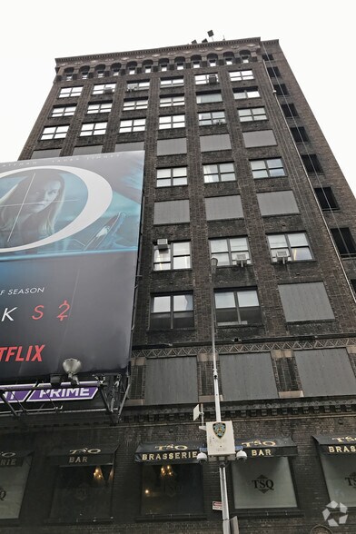 More Photos Of 721-723 7th Ave, New York Office For Sale