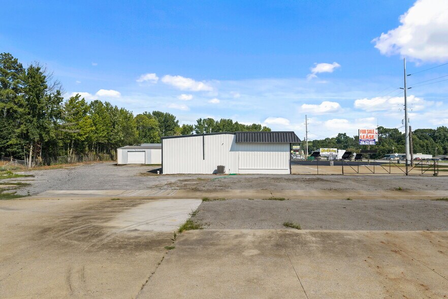 More Photos Of 10063 US-72, Rogersville Warehouse For Lease