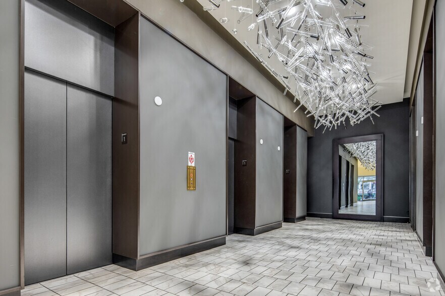 More Photos Of 255 S Orange Ave, Orlando Office Residential For Lease