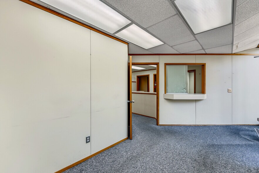 More Photos Of 2219 Packard St, Ann Arbor Office For Sale