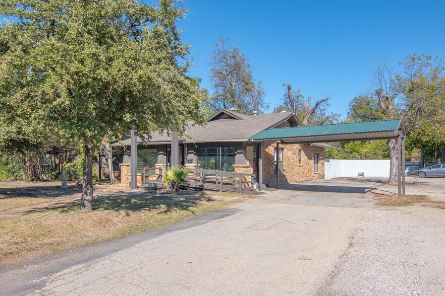 Primary Photo Of 2208 Austin Ave, Brownwood Flex For Sale