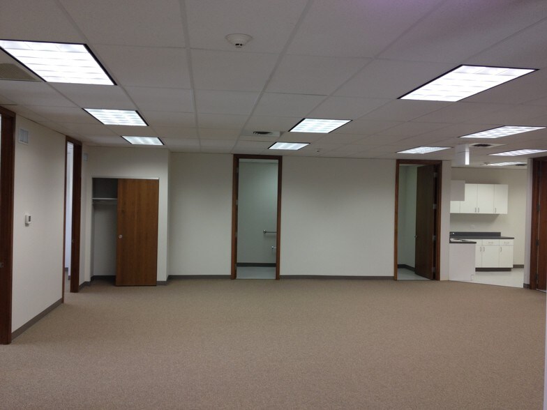 More Photos Of 100 Hillcrest Blvd, Schaumburg Office For Lease