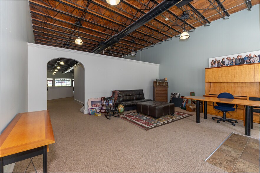 More Photos Of 1358 13th St, Columbus Storefront Retail Office For Lease