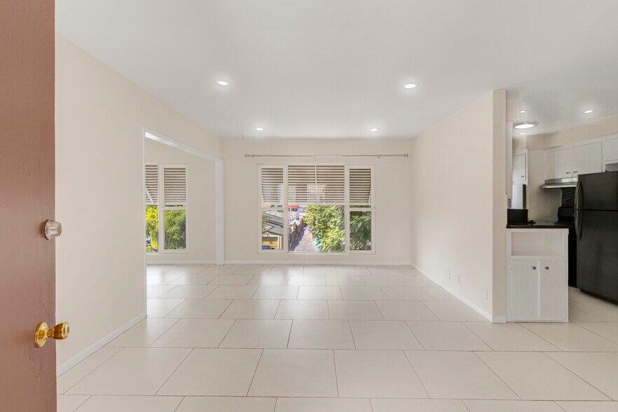 More Photos Of 900 N Orange Grove Ave, West Hollywood Apartments For Sale
