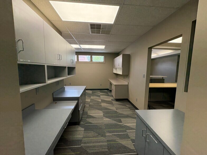 More Photos Of 201 W Broadway Blvd, Johnston City Office For Sale