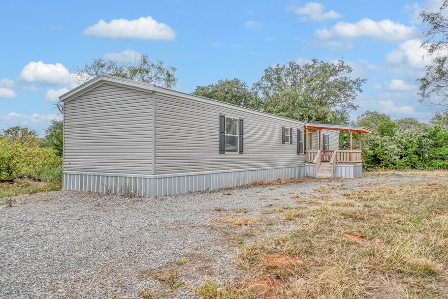 More Photos Of 42851 E County Road 1470, Lone Wolf Land For Sale