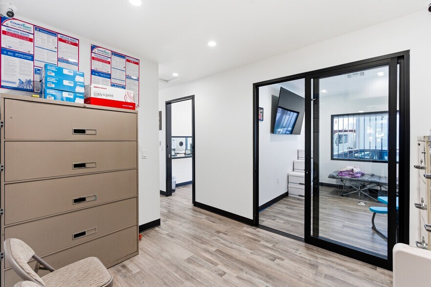 More Photos Of 13449 Van Nuys Blvd, Pacoima Storefront Retail Office For Sale