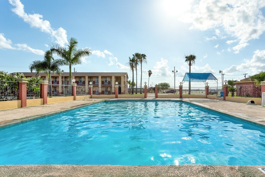 More Photos Of 1990 W Expressway 83, Mercedes Hotel For Sale