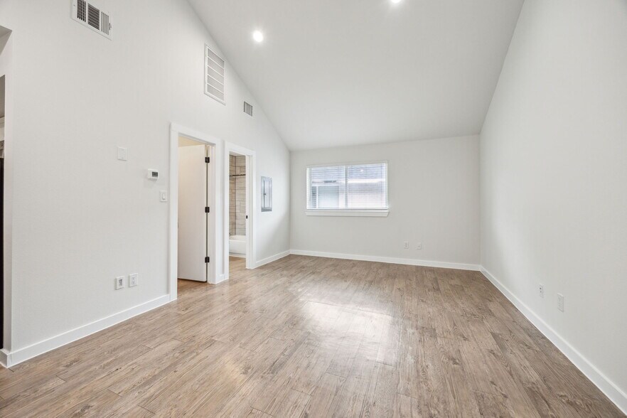 More Photos Of 5018 San Jacinto St, Dallas Apartments For Sale