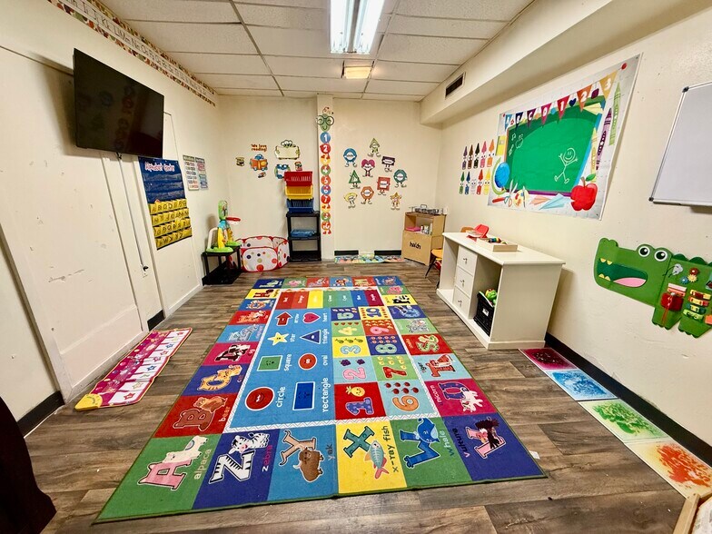 More Photos Of 310 N Fulton St, Marshall Recycling Center For Sale