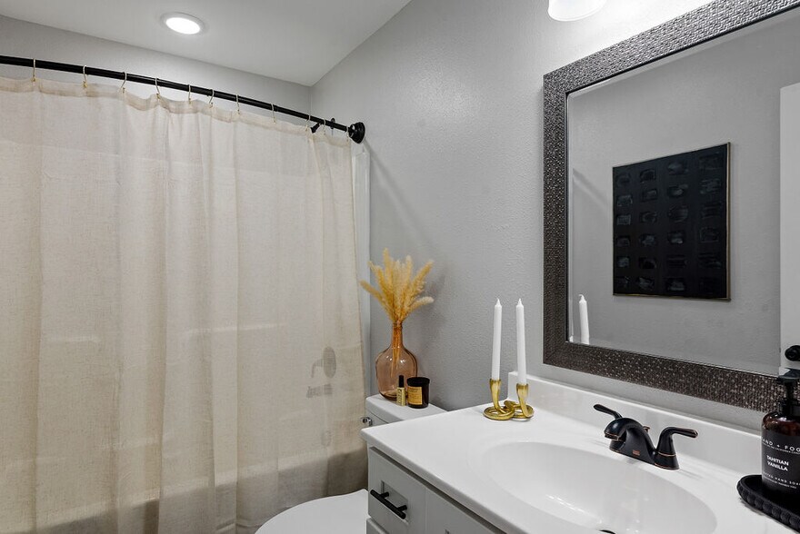 More Photos Of 124 S College St, Mountain Home Apartments For Sale