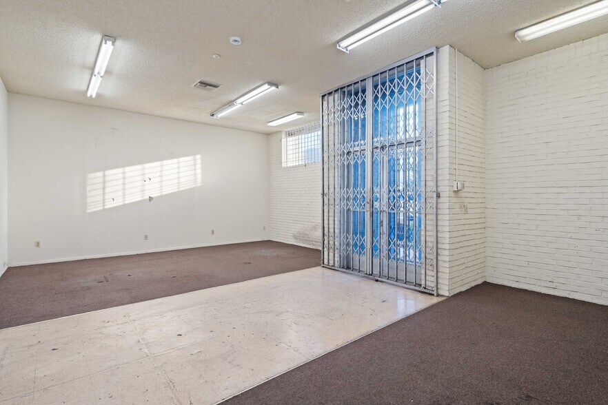More Photos Of 215 W 15th St, Los Angeles Warehouse For Sale