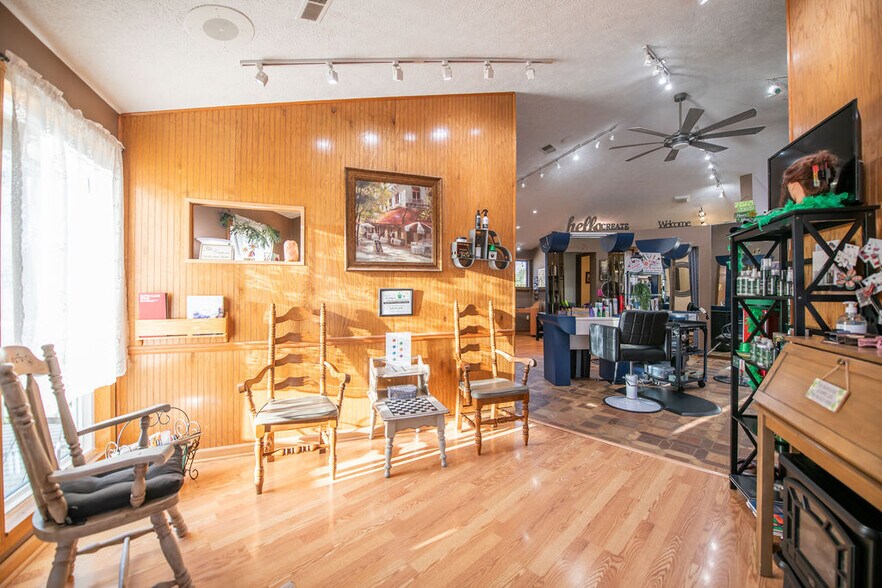 More Photos Of 411 W Canal St, Malvern General Retail For Sale