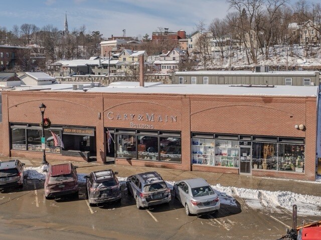 More Photos Of 443 Railroad St, Saint Johnsbury General Retail For Sale