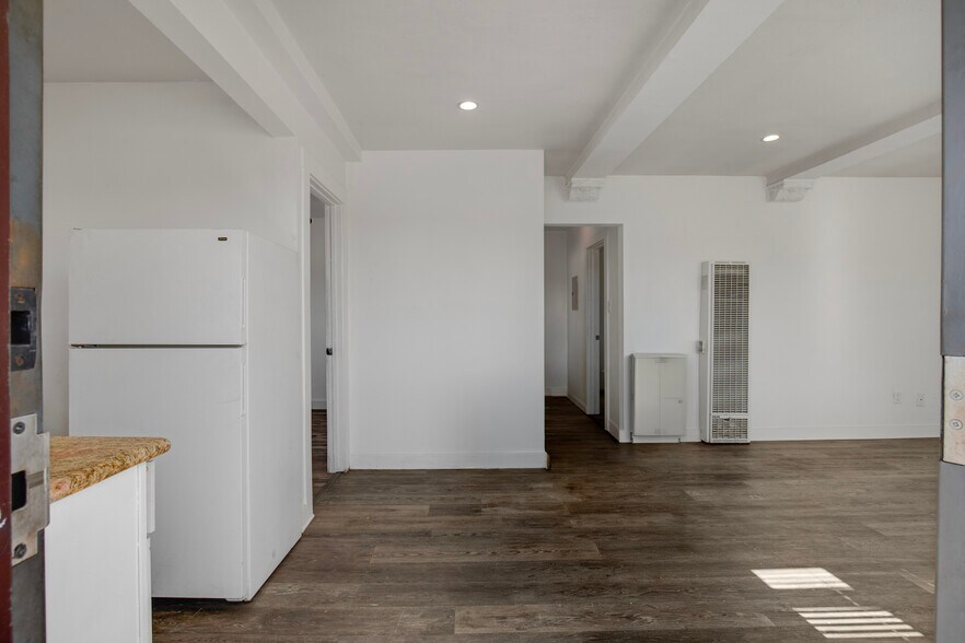 More Photos Of 520 W 82nd St, Los Angeles Apartments For Sale