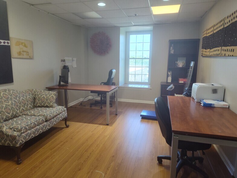More Photos Of 50 S Pickett St, Alexandria Medical For Sale