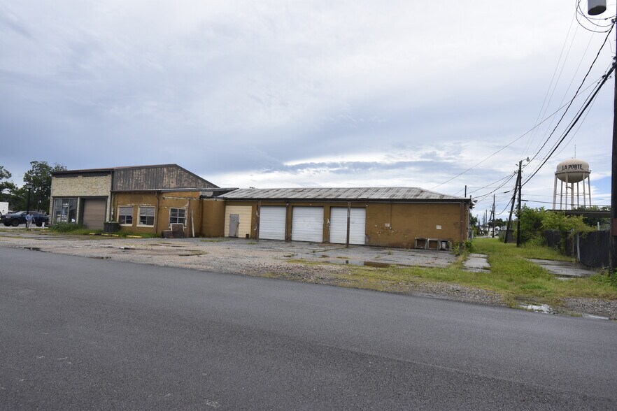 More Photos Of 621 W Main St, La Porte Warehouse For Lease