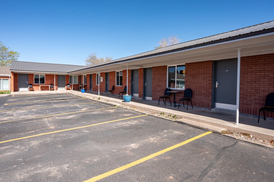 More Photos Of 91 E Main St, Bicknell Hotel For Sale