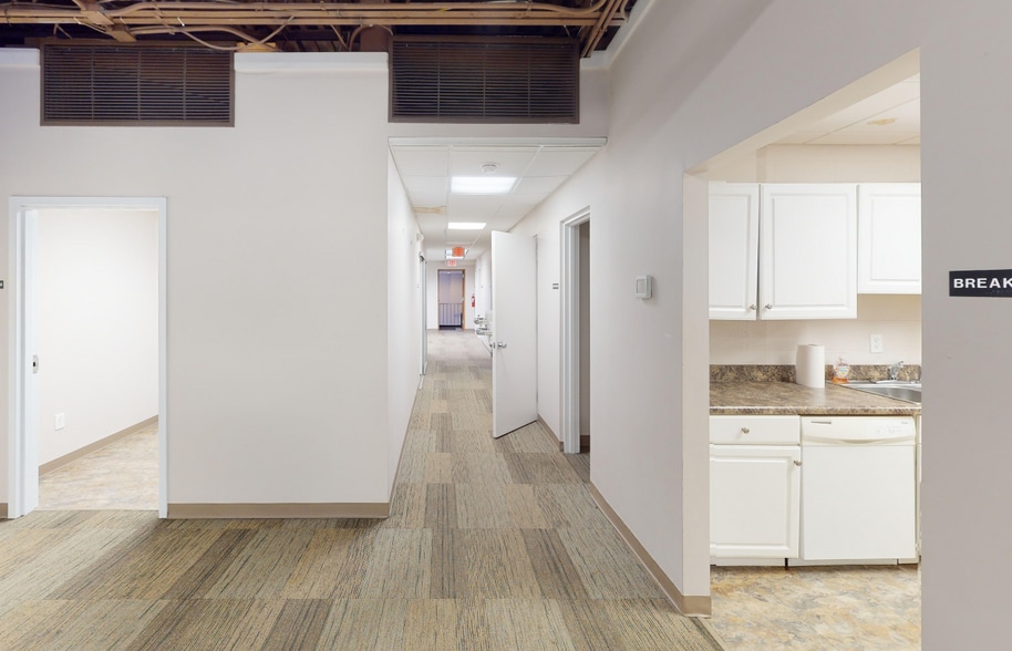 More Photos Of 301 McClanahan St SW, Roanoke Bank For Lease