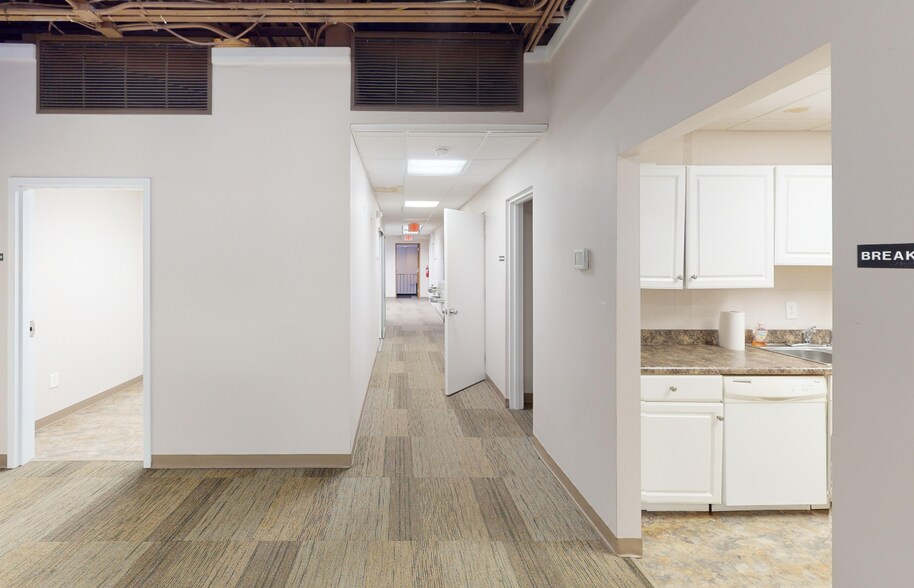 More Photos Of 301 McClanahan St SW, Roanoke Office For Lease