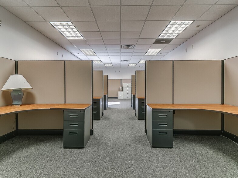 More Photos Of 9802 N Morgan Rd, Yukon Office For Sale