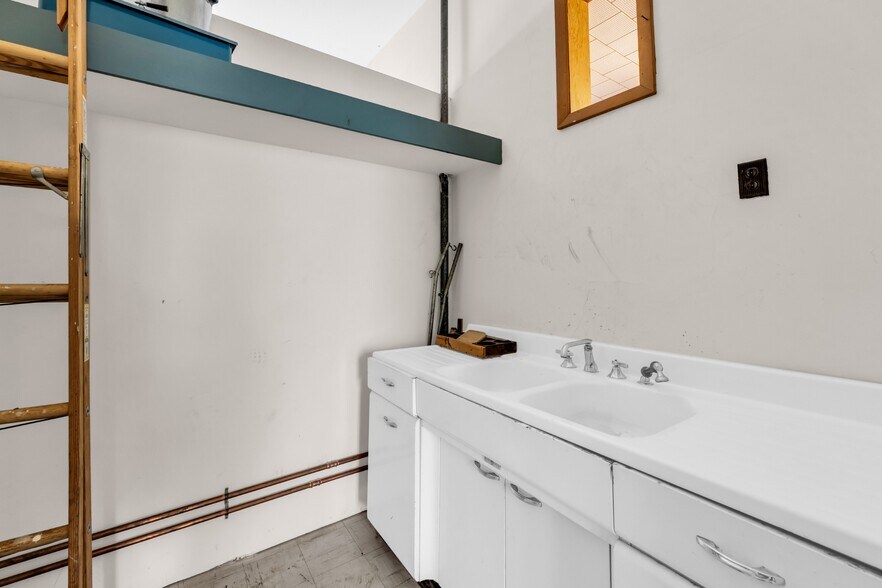 More Photos Of 6101 Lyons St, Burlington Lodge Meeting Hall For Sale