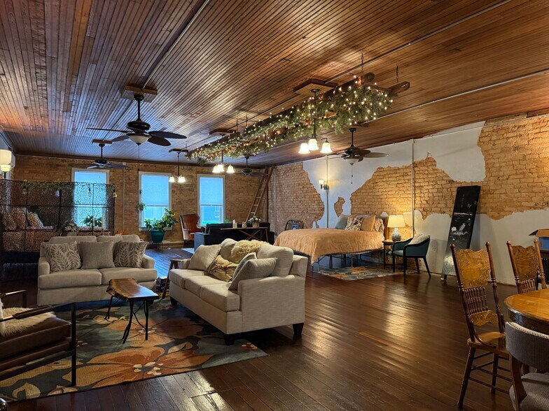 More Photos Of 132 S Main St, Woodruff Storefront Retail Office For Sale