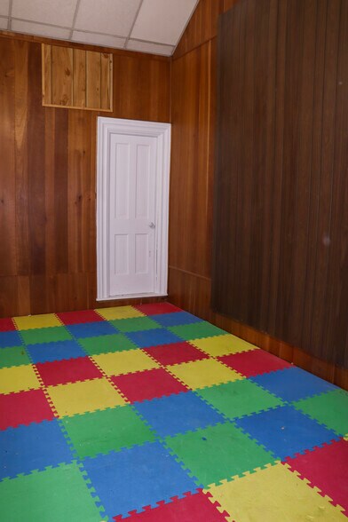 More Photos Of 126 E Lincolnway, Morrison Specialty For Sale