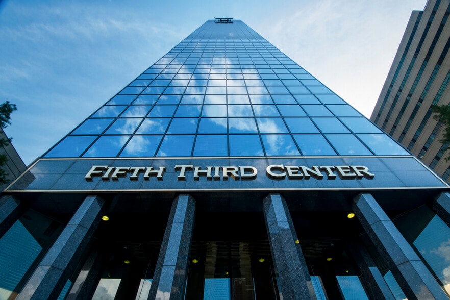 More Photos Of 250 W Main St, Lexington Office For Lease