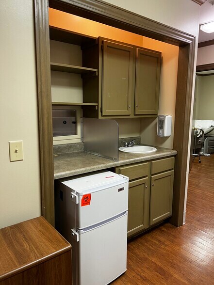 More Photos Of 89 Hospital Dr, Brevard Medical For Lease