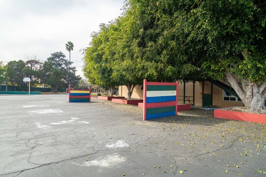More Photos Of 2911 N San Fernando Rd, Los Angeles Schools For Lease