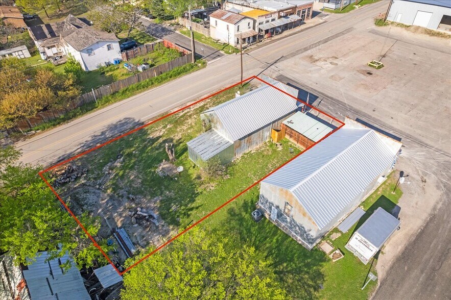 More Photos Of 103 College St, Anna Showroom For Sale