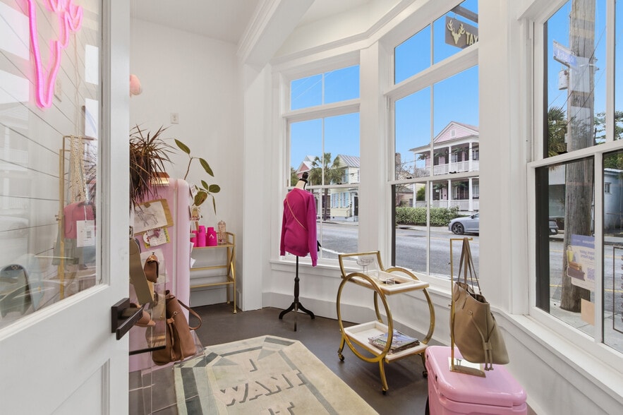 More Photos Of 84 Spring St, Charleston Storefront Retail Residential For Lease
