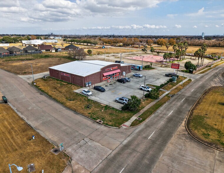 More Photos Of 7750 9th Ave, Port Arthur Freestanding For Sale