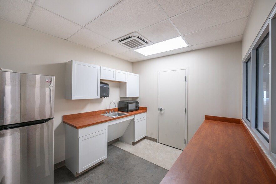 More Photos Of 2280 Lane Ave N, Jacksonville Unknown For Lease