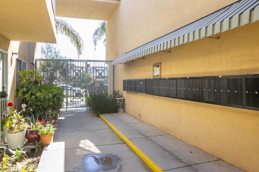 More Photos Of 8523 Etiwanda Ave, Northridge Apartments For Sale