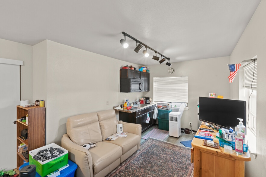 More Photos Of 615 SW Evergreen Ave, Redmond Multifamily For Sale