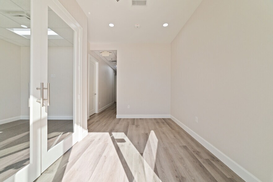 More Photos Of 18747 Mueschke Rd, Cypress Office For Lease