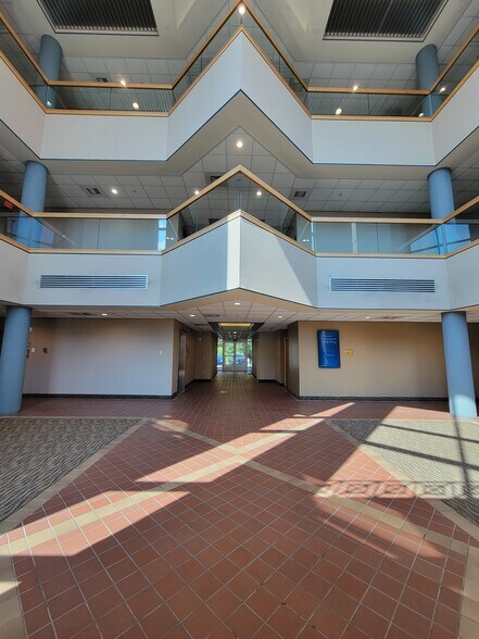 More Photos Of 21495 Ridgetop Cir, Sterling Medical For Lease