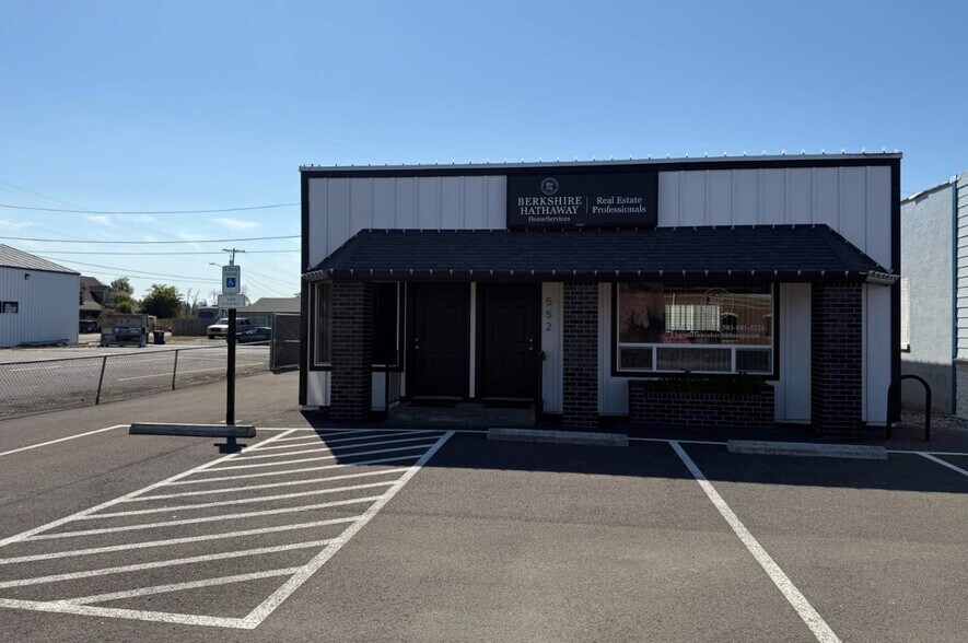 Primary Photo Of 552 Main St, Aumsville General Retail For Sale