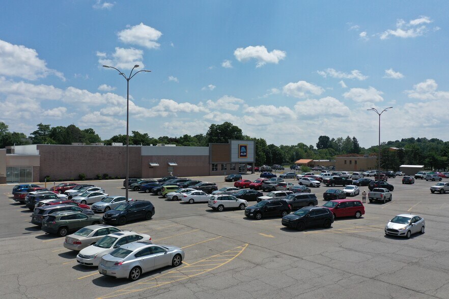 More Photos Of 2546-2586 Constitution Blvd, Beaver Falls Unknown For Lease