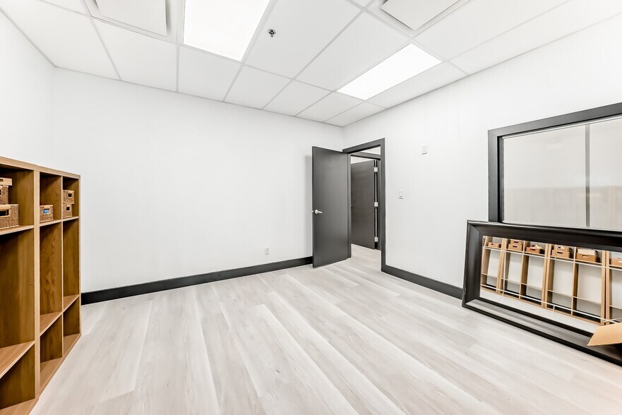 More Photos Of 1015 Centre St NW, Calgary Storefront Retail Residential For Sale